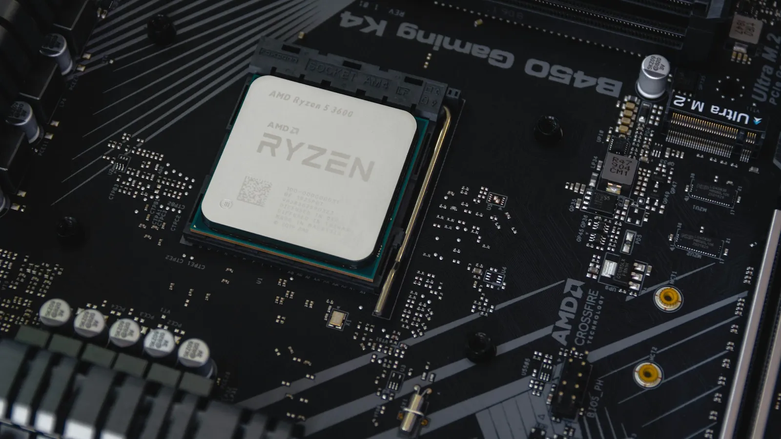 Ryzen 7 7800X3D vs 7700X: What 3D V-Cache Actually Changes