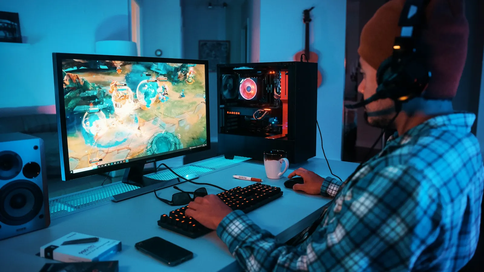 Ryzen 7 7800X3D vs Ryzen 9 7900X: More Cores or More FPS?