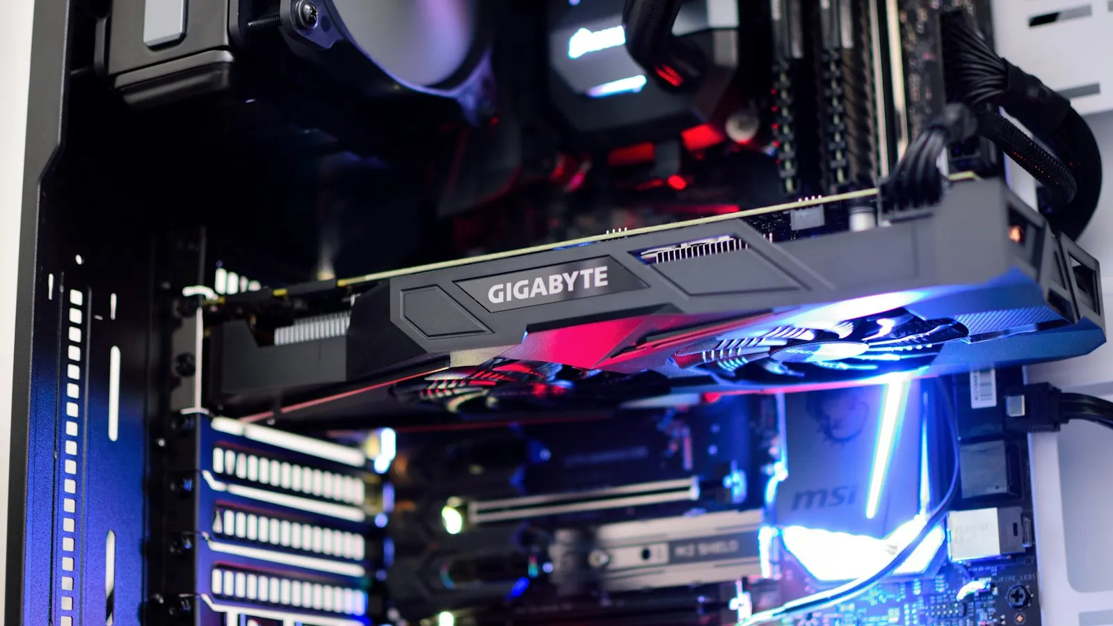 RX 9070 vs RX 9070 XT: What the Extra $88 Actually Buys